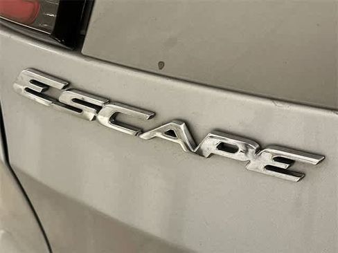 Certified 2018 Ford Escape SE image 25