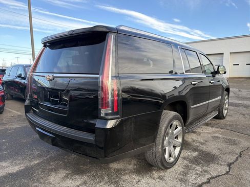 Used 2018 Cadillac Escalade ESV Luxury image 5
