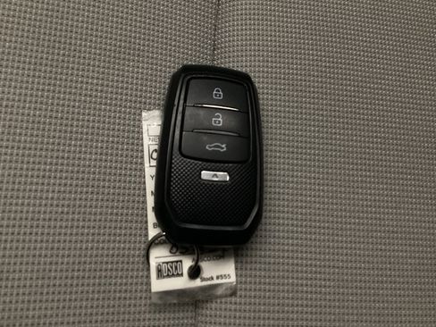 Used 2022 Toyota Corolla LE FWD image 39