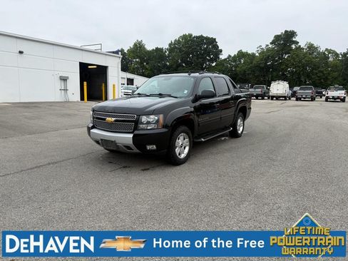 Used 2012 Chevrolet Avalanche LT w/ Suspension Package, Off-Road AWD/4WD image 2