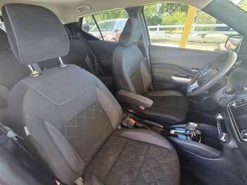Used 2018 Nissan Kicks SV FWD image 42
