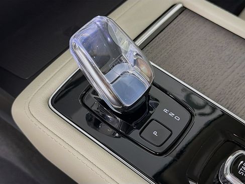 Certified 2026 Volvo XC90 T8 Ultra w/ Protection Package Premier AWD/4WD image 17