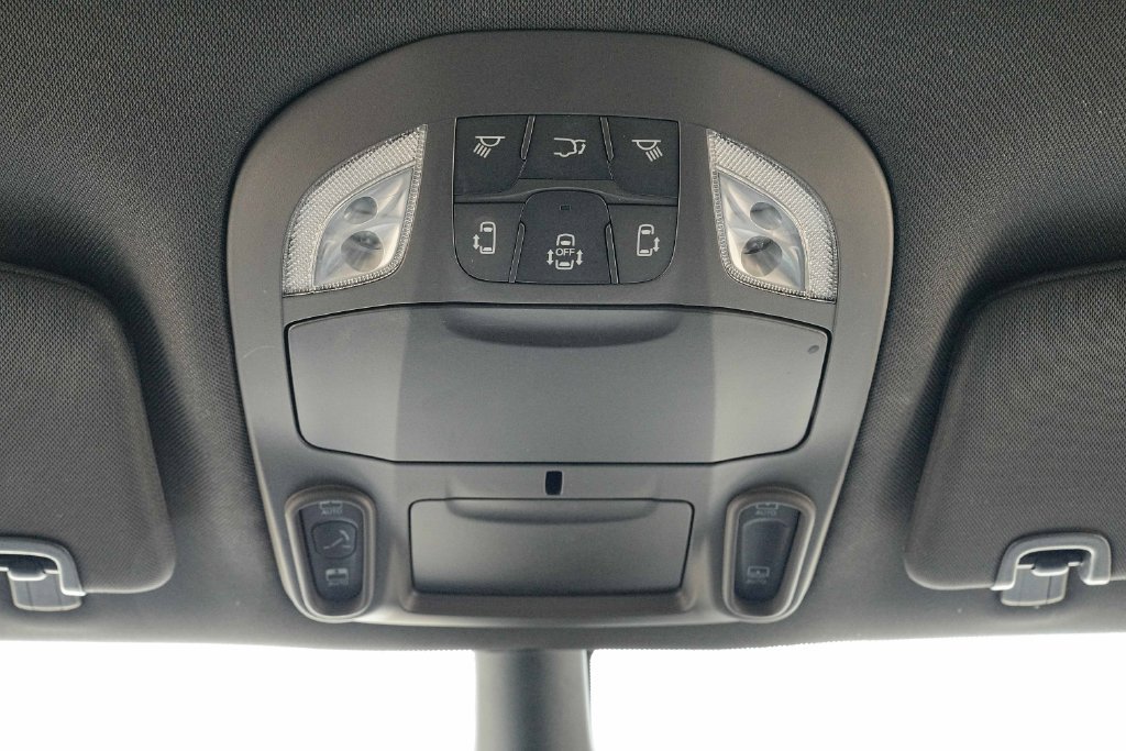 Used 2025 Chrysler Pacifica Limited FWD image 37