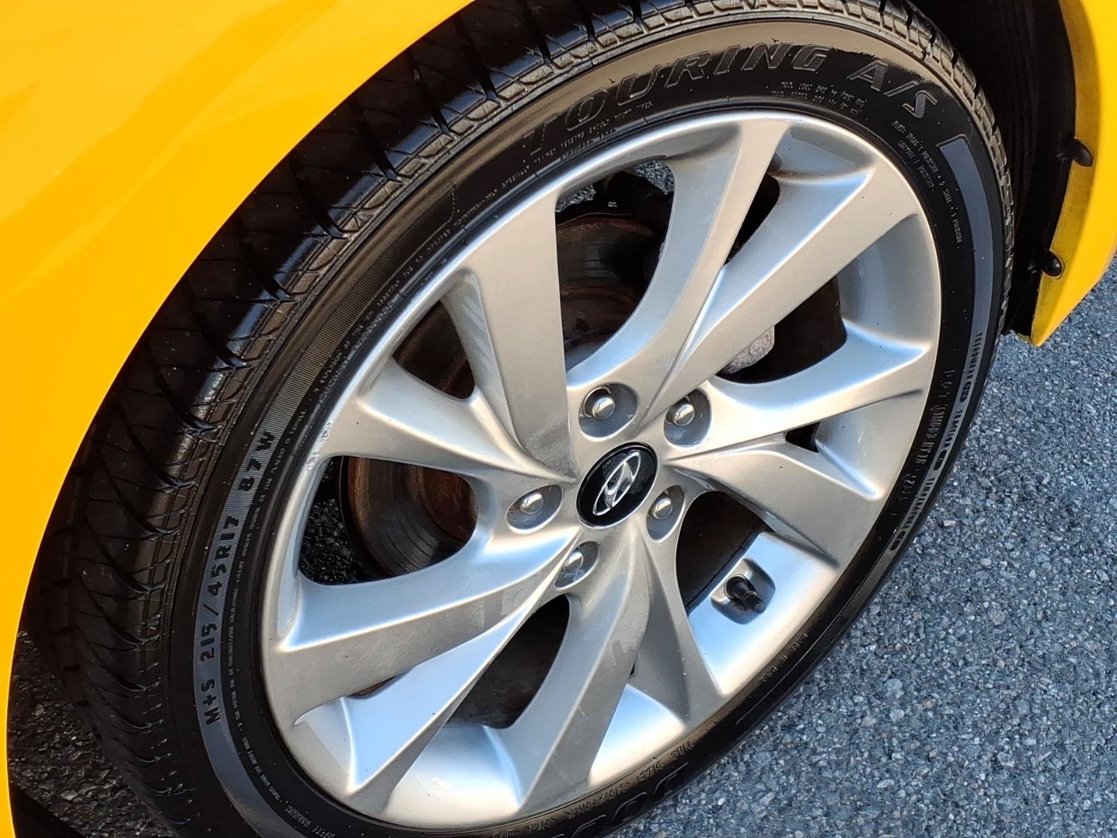 Used 2016 Hyundai Veloster FWD image 10