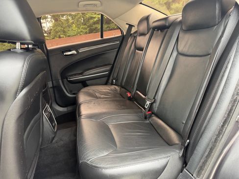 Used 2015 Chrysler 300 Limited RWD image 8