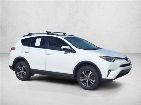 Used 2018 Toyota RAV4 XLE FWD image 3