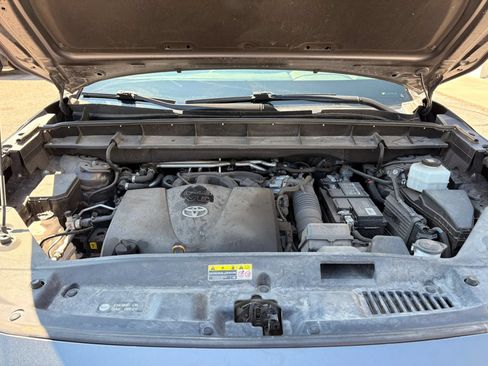 Used 2022 Toyota Highlander LE AWD/4WD image 31