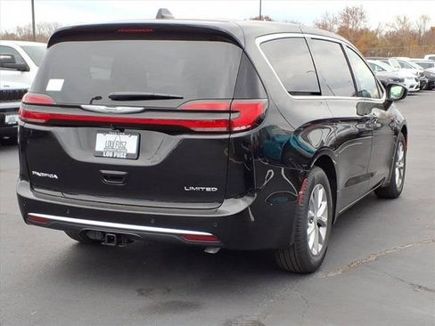 New 2026 Chrysler Pacifica Limited w/ Trailer Tow Group FWD image 17