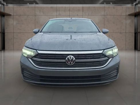 Used 2022 Volkswagen Jetta SE image 3