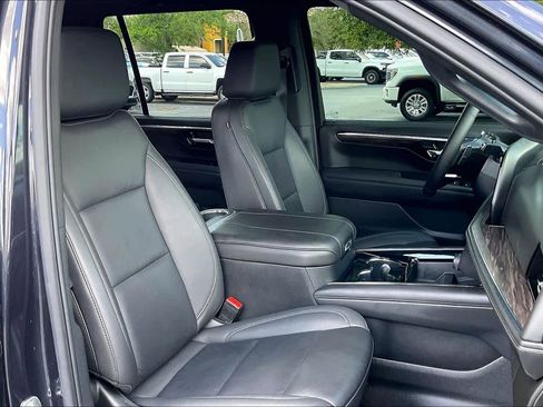 Certified 2025 Chevrolet Tahoe Z71 w/ Comfort Package AWD/4WD image 8