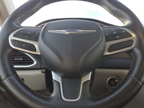 Used 2019 Chrysler Pacifica Touring-L Plus w/ Tire & Wheel Group image 30