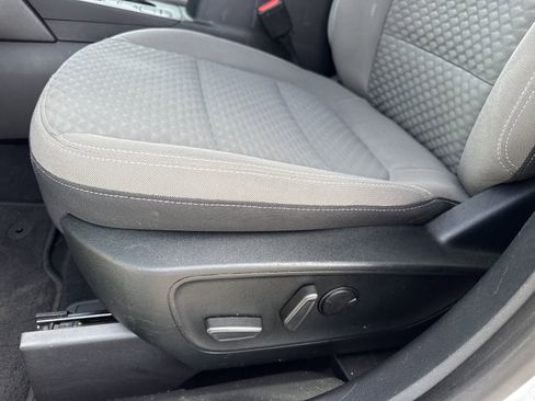 Used 2020 Ford Escape SE image 6