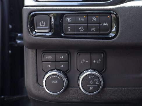 Used 2026 GMC Yukon AT4 AWD/4WD image 25