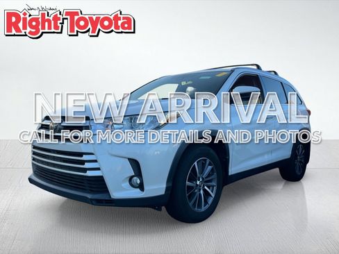 Used 2019 Toyota Highlander XLE AWD/4WD image 1