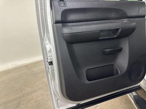 Used 2011 Chevrolet Silverado 2500 LT w/ Interior Plus Package AWD/4WD image 28