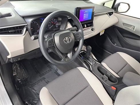 Used 2025 Toyota Corolla LE image 18