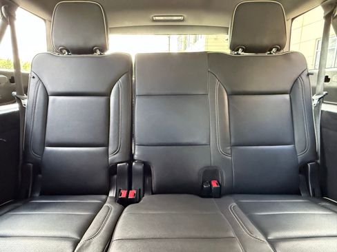 Used 2023 Chevrolet Suburban Premier RWD image 41