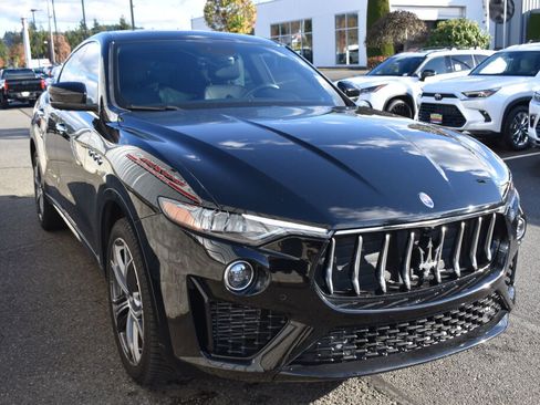 Used 2020 Maserati Levante image 3