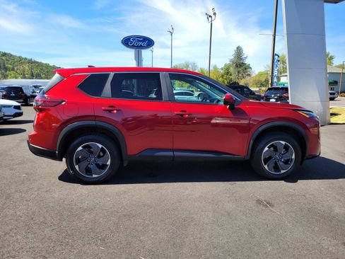 Used 2025 Nissan Rogue SV AWD/4WD image 4
