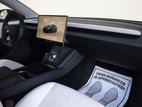 Used 2024 Tesla Model 3 Standard Range RWD image 31