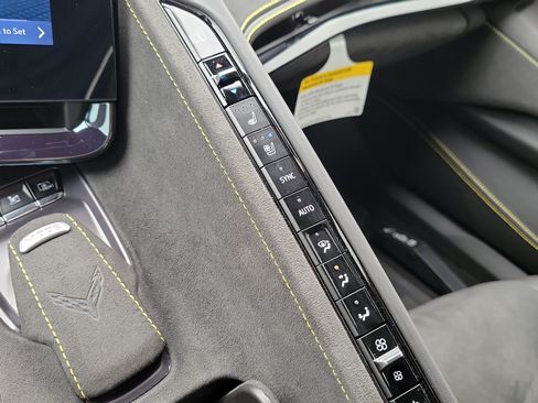 Used 2025 Chevrolet Corvette Z06 w/ Z07 Performance Package RWD image 33