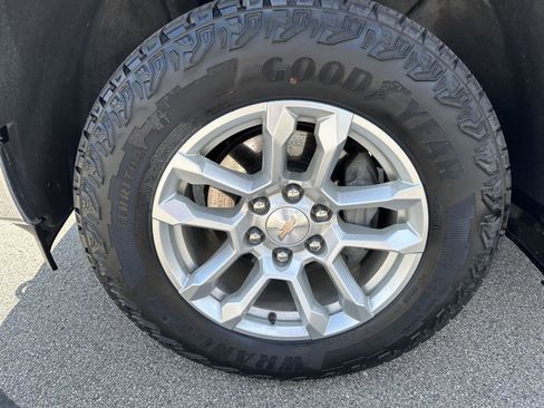 Used 2024 Chevrolet Silverado 1500 LT image 12