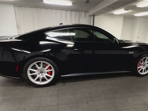 Used 2024 Ford Mustang GT Premium image 9