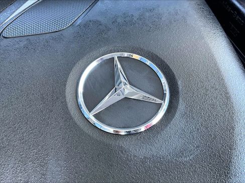 Used 2025 Mercedes-Benz GLB 250 image 32