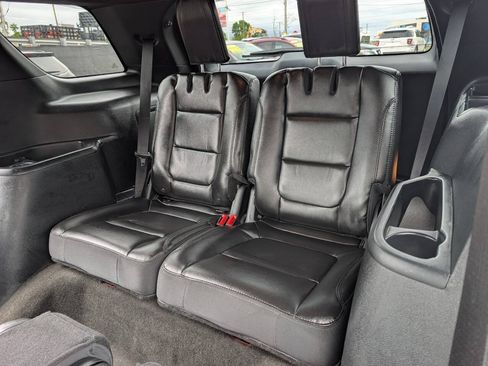 Used 2018 Ford Explorer XLT w/ Equipment Group 202A AWD/4WD image 26