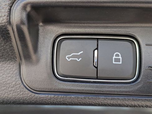 Used 2022 Ford Explorer XLT image 14