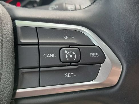 Used 2022 Jeep Compass Latitude w/ Sun and Sound Group AWD/4WD image 16