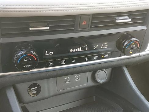 Used 2025 Nissan Rogue SV FWD image 21