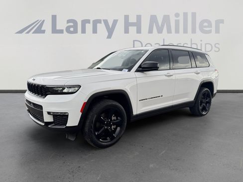 Used 2023 Jeep Grand Cherokee L Limited w/ Black Appearance Package AWD/4WD image 1