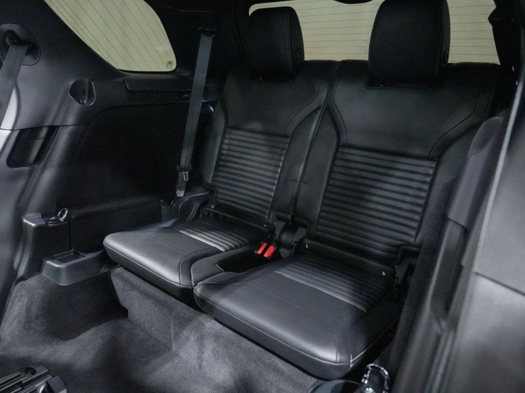 Used 2023 Land Rover Discovery HSE R-Dynamic AWD/4WD image 11