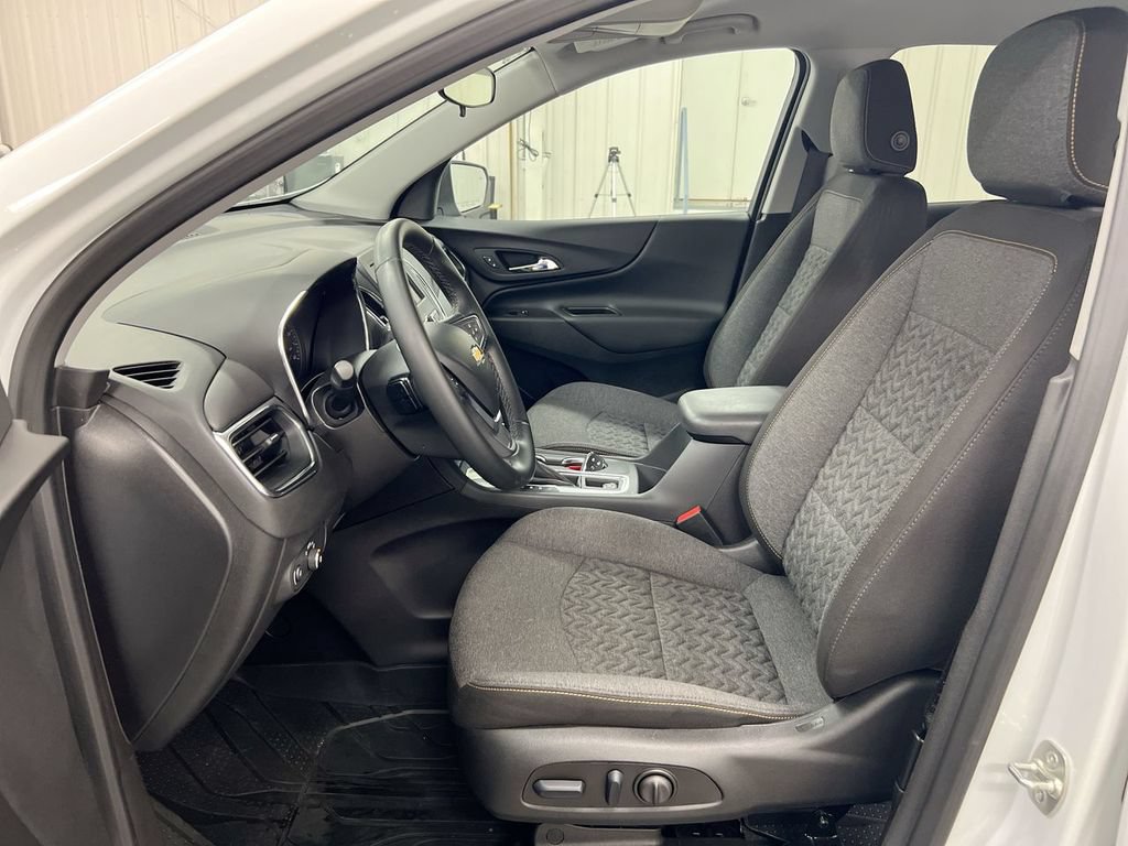 Used 2024 Chevrolet Equinox LT FWD image 19