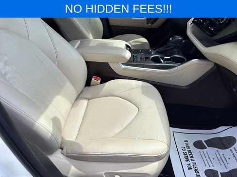 Used 2020 Toyota Highlander Limited FWD image 20