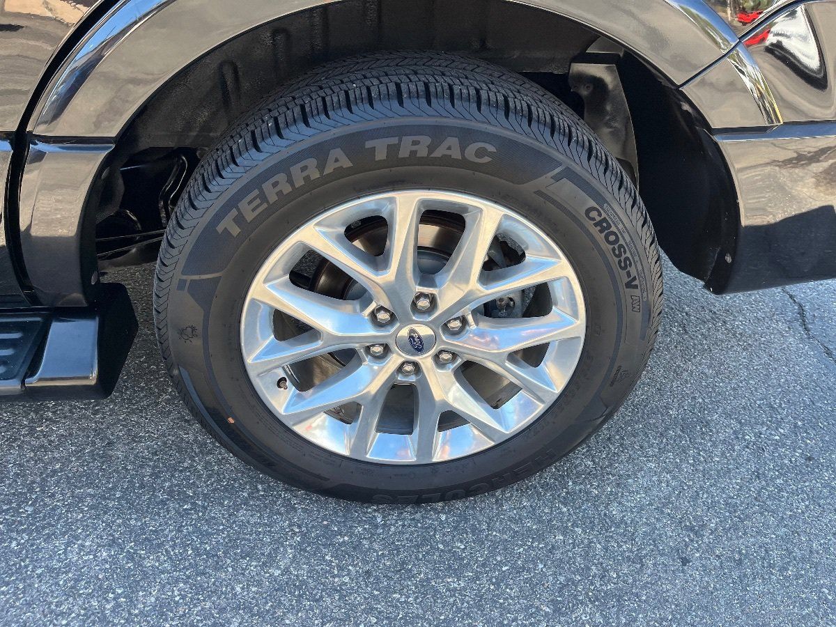 Used 2016 Ford Expedition Limited RWD image 46