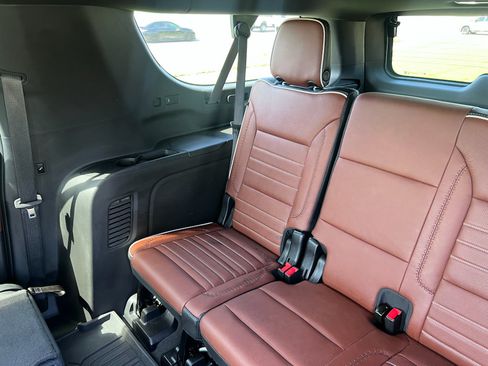 Used 2023 GMC Yukon XL Denali Ultimate AWD/4WD image 19