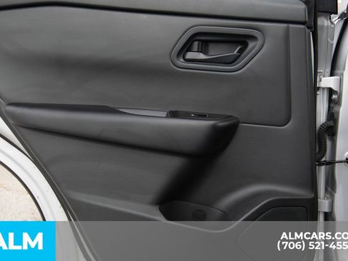 Used 2024 Nissan Rogue S image 25