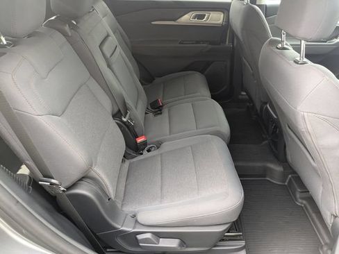 Used 2025 Ford Explorer Active AWD/4WD image 19