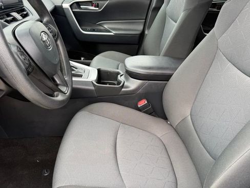 Used 2025 Toyota RAV4 XLE w/ Convenience Package FWD image 10
