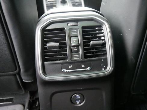 Used 2024 Porsche Macan image 12