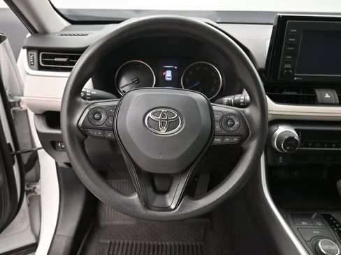 Used 2022 Toyota RAV4 XLE AWD/4WD image 16