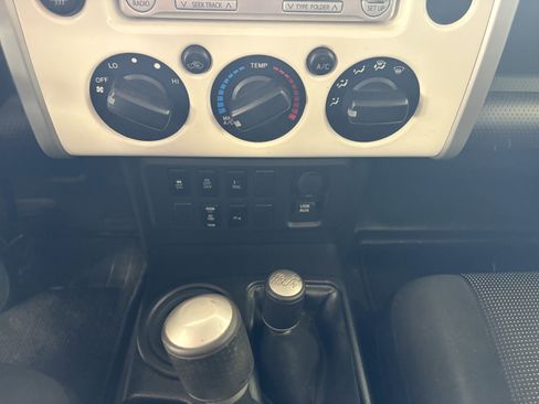 Used 2012 Toyota FJ Cruiser 4WD w/ Upgrade Pkg image 15