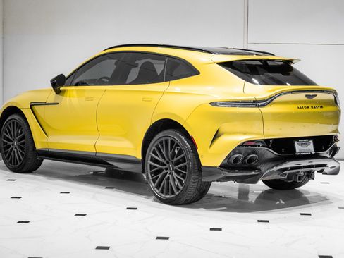 Used 2025 Aston Martin DBX 707 image 2