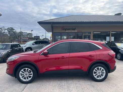 Used 2020 Ford Escape SE image 2