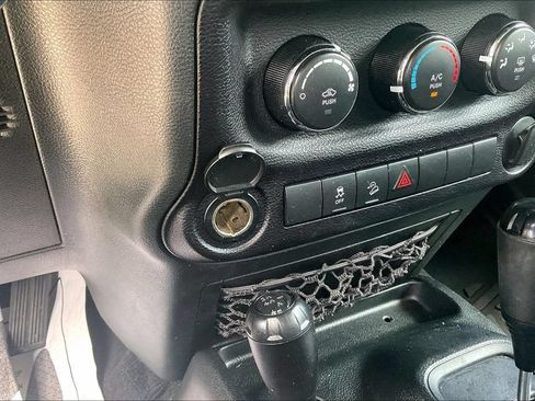 Used 2018 Jeep Wrangler Unlimited Sport AWD/4WD image 21