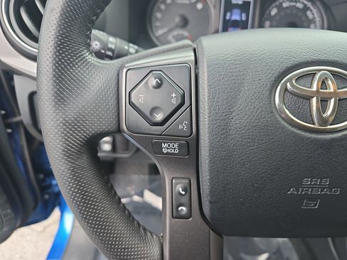 Used 2017 Toyota Tacoma TRD Off-Road w/ Tow Package image 18