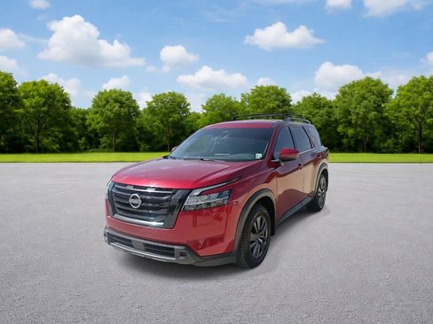 Used 2022 Nissan Pathfinder SV w/ SV Black Package FWD image 3