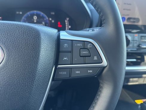 Used 2025 Toyota Grand Highlander XLE image 17